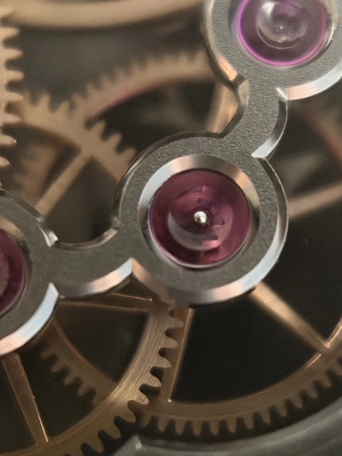 Polished jewel settings and bevelled bridges