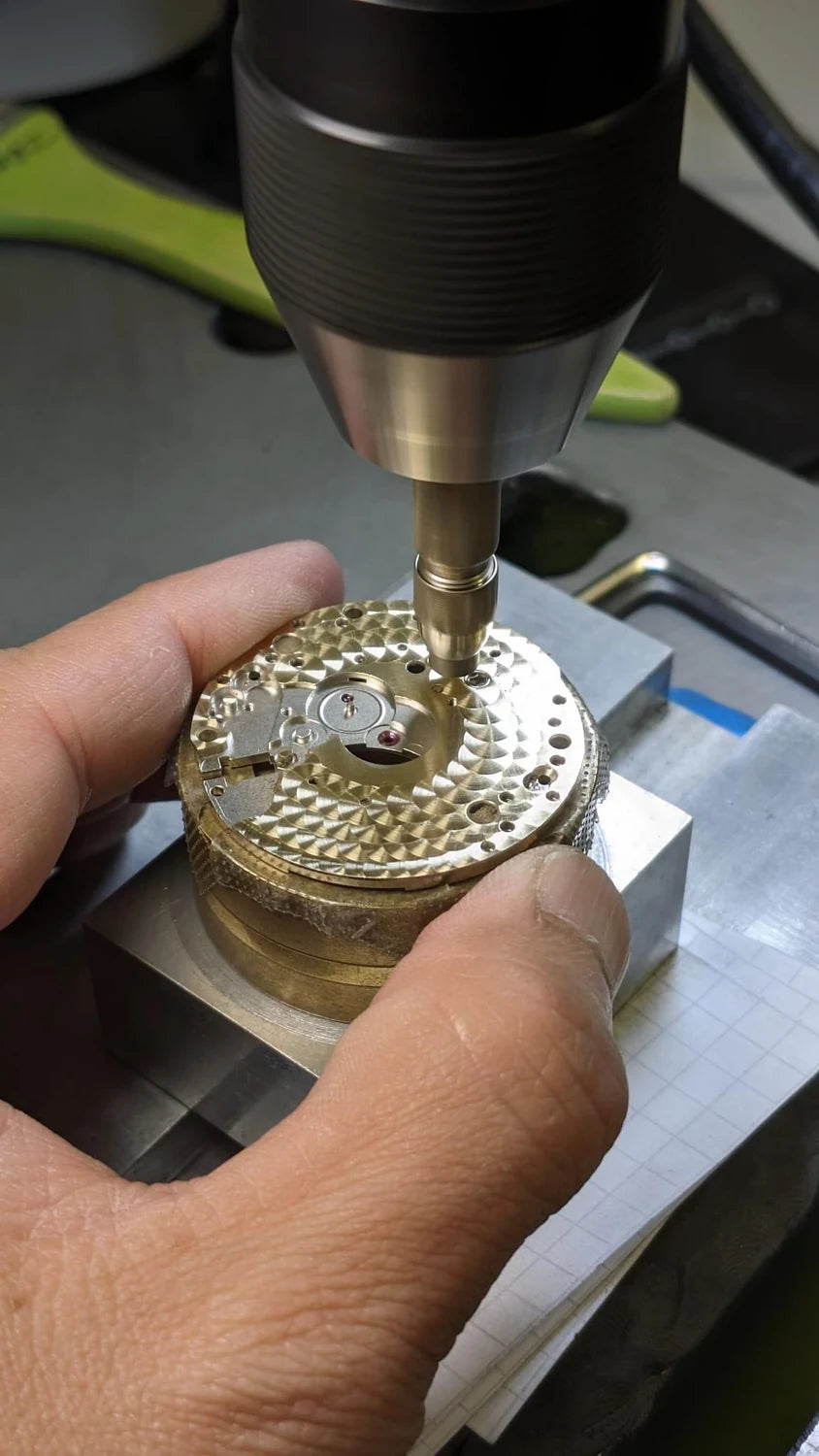 Perlage across a movement plate